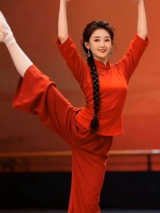 #在两节来临之际,奔70的老太婆还是有点儿小激动。昨天仁婿安排好了节日的活动!1号全家徒步外滩。2号和他几个战友,全带老人,家属,出去度假。到哪里?说了几遍我也没记住,跟着孩子们,只要带一张能吃的嘴,能跑的腿,剩下的?好像就没有剩下的了