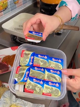 新西兰进口安佳小黄油🧈自从有了孩子,家里冰箱从来就没断过这个安佳独立包装小黄油。平时用来做早餐,煎鸡蛋,煎牛排或者直接抹面包都特别好吃#黄油 #烘焙原料 #安佳黄油 #美食 #好吃到停不下来