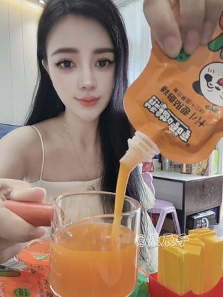 #熊猫哼哼 #鲜橙胡萝卜汁 出袋装组合啦 还送薯条冰格,既能解馋又能自制冰棒,这也太有意思啦#夏日饮品 #适合宝宝喝的饮料