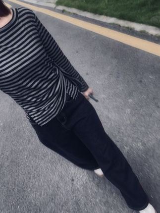 喜欢笑的人,不一定快乐 但喜欢看你笑的人,一定希望你快乐! #早秋冷冽又随性的气质穿搭 #早秋穿搭三分钟出门不是梦#早秋通勤出游穿搭一起拿捏   #初秋一周不重样穿搭
