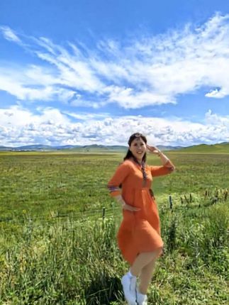 抖音真好,今天让我也体验一回,大高个和大长腿,又高又瘦,确实好看,感谢!娱乐一下,晚上好家人们,感谢厚爱!