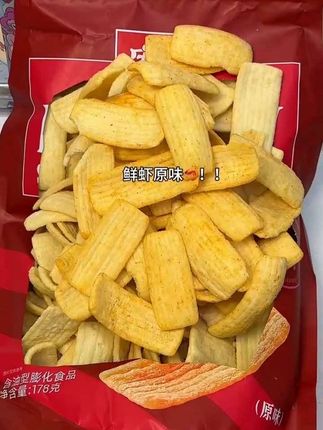 回复 @女装素的评论 宏途虾片新口味!藤椒钵钵鸡🫑港式叉烧🥩蒜香🧄鲜虾原味🦐!份量足!大片大片的裹满了粉料!咸香酥脆!追剧抱着炫真的超爽!#虾片 #零食 #吃货 #妈呀太香了#追剧小零食