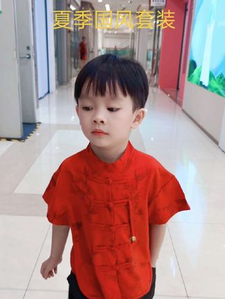 萌娃喜欢穿套装,夏天给儿子穿中式国风套装,国风经典不过时,这一套巨高级又上档次,面料柔软舒适,夏天穿凉快又好看#高品质童装 #萌娃穿搭 #新中式穿搭 #儿童中式国风套装 #阳光小男孩 @DOU+小助手