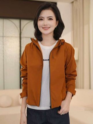 山系户外可调节抽绳连帽短款字母印花长袖外套女秋季#冲锋衣 #谁穿谁好看系列 #气质穿搭 #秋季穿搭 #阿楠穿搭