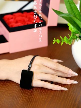 古风墨玉吊坠,佩戴瞬间提升气质! 想戴有品质感又不俗气的饰品?这款颈饰帮你解决!#无事牌#和田玉#珠宝首饰#项链#愿称定制珠宝为七夕有效礼物