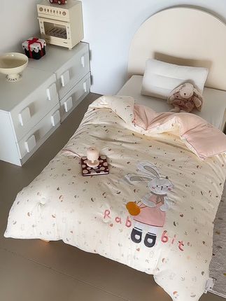 柔软亲肤,宝宝一夜好眠的秘密武器! 孩子睡觉总踢被子?这款纱布一体被柔软保暖、可机洗的被子解决大问题!#家纺床上用品 #母婴好物 #宝妈推荐 #儿童被子 #宝宝被子