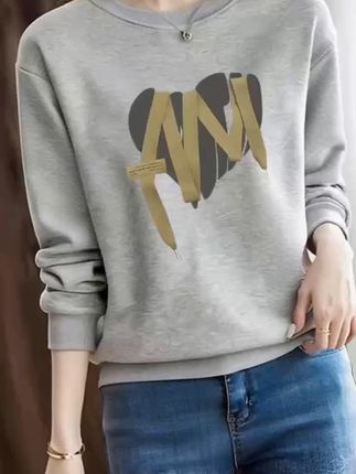 穿上这件保暖卫衣,再也不怕冷风侵袭! 姐妹们!冬天必备单品来啦!!! 运费险活动,拍了不合适的还可以退哦~#秋冬穿搭#卫衣#韩系穿搭#卫衣穿搭#被秋日氛围感穿搭拿捏了