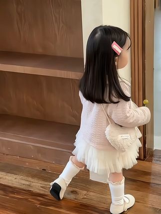 被追着问的女童甜美套装~公主裙+外套。家有小宝贝的看过来!这套女童连衣裙套装简直是把童话里的公主衣搬来了。#高品质童装 #公主裙 #骗你生女儿 #生女儿就要这样穿 #早秋搭配