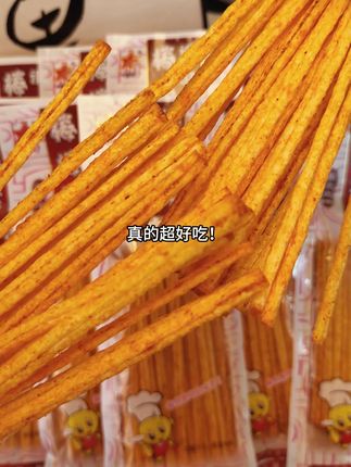这辣条一口就上瘾! 小时候的味道!酥脆又香甜的棒棒素牛辣条!#童年记忆小零食 #辣条 #零食 #零食推荐 #零食分享