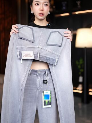穿这条牛仔裤,轻松收腹提臀,还不怕买错尺码! 今天又是一个忙碌的一天!晚上回家后赶紧洗漱休息吧~明天又是新的一天啦!#面料柔软舒适#显瘦穿搭#显高显瘦显腿长#弯刀裤#秋季百搭且实穿的神裤合集