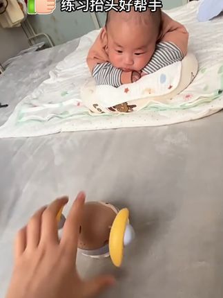 宝宝精力旺盛?老是要抱着,自从买了这个会翻滚的小猴子 宝宝愿意趴在床上自己玩啦,还可以做抬头追视训练,引导爬行,益智早教还真解放老母亲双手啊!