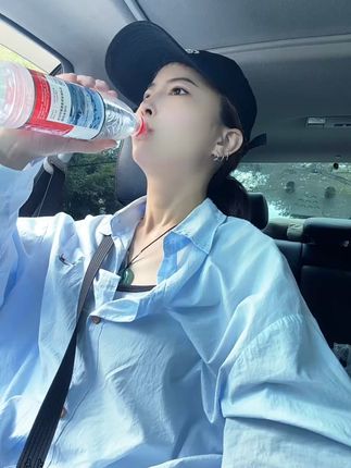 全家欢聚必备!果木熏烤哈尔滨红肠,肉质饱满太满足! 正宗果木烟熏的传统工艺哈肉联红肠来啦!肉质饱满、口感细腻,大人小孩都爱吃!