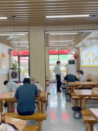 没啥好说的,想吃的家人们,下方小黄车哈 #夏季#擀面皮#夏天味道 