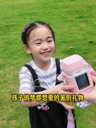 孩子做梦都要想要的暑假礼物 给她安排上了,第一次见她喝白开水都这么高兴的。#暑假 #暑假嗨玩计划 #儿童水杯 #智能水杯 #搜米儿童智能水杯