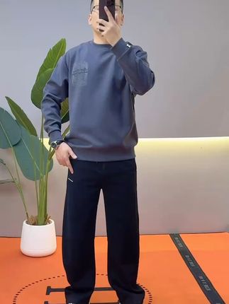 秋冬必备!这款卫衣包邮还能免费退,太爽了! 冬天必备!这款男士微阔圆领卫衣包邮发货,还有运费险,不合适的还可以退哦~#秋冬穿搭#男生穿搭#卫衣#秋冬新款#秋冬卫衣穿搭口诀