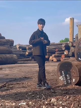 穿上这款羊毛夹克,秋天再也不怕冷!免费退货更放心 秋冬穿啥?这款羊毛夹克让你温暖又帅气!运费险可放心入!#品质男装#秋冬穿搭#夹克外套#高级感穿搭#秋冬穿搭新鲜感在线