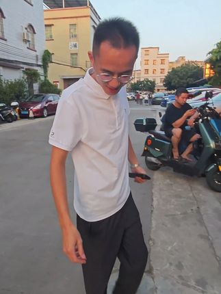 夏天穿这件Polo衫,轻松透气还商务! 这个季节穿啥?这款薄款翻领POLO衫帮你解决难题!运费险让你放心下单!#暑假最适合音乐节的穿搭来了#更适合小个子的不露腿穿搭#用外婆的衣柜爆改Y2K潮品#微胖女生夏日衣服测评#早秋基础款外套如何摆脱路人感