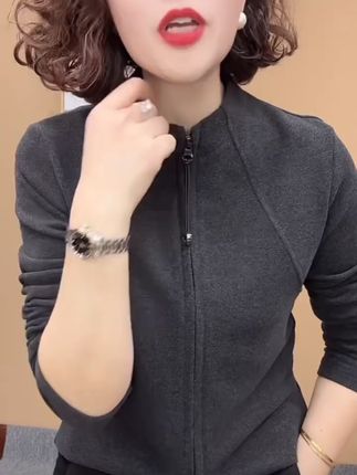 穿上这件德绒开衫,温暖整个秋冬! 秋冬穿啥?这款加厚保暖又好看的衣服帮你解决难题!#好物推荐#图文伙伴计划#秋季穿搭#外套穿搭#秋天的氛围感是开衫给的