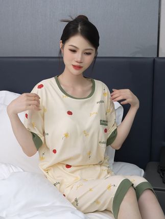 夏天终于来了!这套睡衣也能出门凹造型啦~ 姐妹们!这个季节一定要试试这种软糯舒适的面料啊!!真的太舒服了~#给夏天一点颜色看看 #夏日不费力一周穿搭合集
