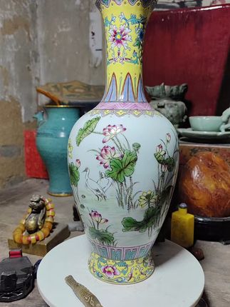 白釉小瓶,客厅角落的优雅点缀! 粉彩瓶子#收藏爱好者 
