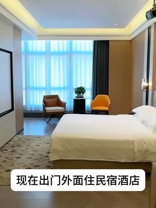 独立包装超卫生,一次性浴巾闭眼入 一次性便携浴巾,直接把安全感拉满,它采用天然植物纤维,亲肤又舒适,完全不用担心刺激皮肤~而且升级加厚到 70g/m²,比市面上大部分 40g/m² 的浴巾厚实太多,韧性超强,用着特别有质感,更绝的是它的超强吸水性,擦身体时水分一下就被吸干,再也不用擦半天还湿哒哒的,双面纹路设计也很贴心,一面珍珠纹清洁超给力,一面柔软细腻呵护肌肤,清洁护肤一步到位#居家好物 #出差旅行必备 #一次性浴巾 #浴巾毛巾