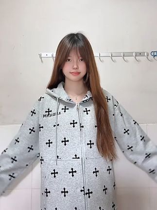 秋天情侣装,这件卫衣太百搭了! 秋冬必备!这款连帽外套超棒~男女同款,时尚又百搭!#秋季穿搭#卫衣#卫衣穿搭#男女同款#早秋显身材平价上衣合集