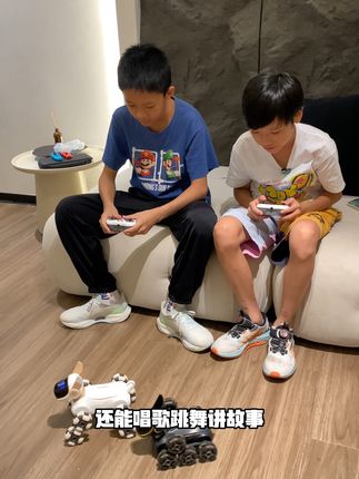 超长续航尽情畅玩,八轮狗欢乐不断 #遥控车 #机械狗 #玩具 #亲子时光