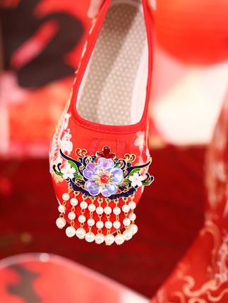 汉服婚礼点睛笔 珍珠流苏婚鞋美哭 #婚鞋 #中式嫁衣 #绣花鞋 #软底软面 #秀禾鞋