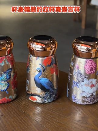 像我这种出门喝不完一瓶水的,真的很建议试试这个口袋杯,可以轻松放进包包和口袋!#水杯推荐 #水杯控 #国风水杯 #保温杯 #多喝热水