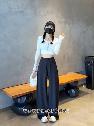 拉夏贝尔2025高腰显瘦毛呢阔腿裤,秋天穿出时尚气质高级感! 这款高定版型、面料质感好又舒适!姐妹们,别再纠结秋冬穿什么了,入手这条阔腿裤,轻松打造各种风格造型,这个秋冬你就是最靓的仔!#秋季穿搭 #显瘦穿搭 #高级感穿搭 #休闲裤 #被秋日氛围感穿搭拿捏了