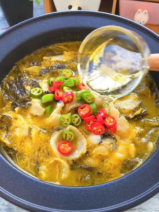下班太晚不想做饭?这包酸菜鱼让你5分钟搞定美味晚餐! 家里孩子不爱吃蔬菜?试试这道酸酸爽爽、又香又嫩的菜肴!#下饭菜#下饭神器#妈呀太香了#速食美食#配料干净又下饭的拌饭酱