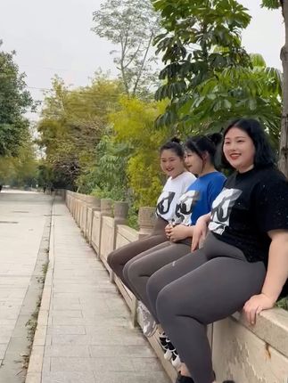 穿上它,小肚腩消失无踪!轻松退换,放心买! 姐妹们!这个冬天一定要试试这款裤子!!真的太好穿了!关键现在有运费险!不拍白看!#显瘦穿搭#显高显瘦显腿长#大码女装#打底裤#秋冬基础款打底合集