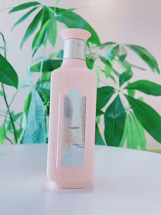 三生花密集修护护发素🌼烫染星人救星!密集滋养受损发质✨精油香氛48小时留香,抚平毛躁焕亮柔顺💫搭配同款洗发水,发根蓬松发丝强韧~一洗一护,重现健康光泽感发质!🌸#护发心得