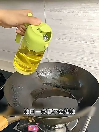 厨房大救星!再也不怕滴漏油溅一身脏! 家里做菜总担心油溅一身?这款双口油壶帮你解决!#喷油壶 #雾状喷油壶 #雾状喷壶