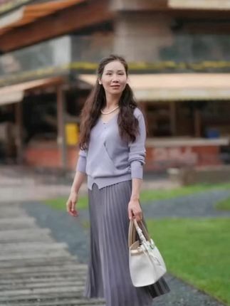 穿上这套轻奢女装,秋天也能做最美的自己! 姐妹们!这个季节一定要入一套这样的套装!关键现在有运费险,不喜欢还可以退哦~#时尚气质穿搭#穿搭女装#高级感穿搭#时尚套装#2025年秋季都流行穿什么