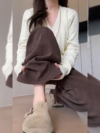300斤胖mm大码雪尼尔人字纹阔腿裤女秋冬加绒高腰宽松显瘦直 姐妹们!冬天怕冷又想穿得时尚?这款裤子保暖又好看!#显瘦穿搭#大码女装#秋冬穿搭#休闲裤#微胖女生怎么穿出早秋氛围感