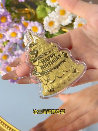 这小金蛋糕礼盒是想甜晕谁啊~ 这生日礼盒是来报恩的吧~粉嘟嘟的书本礼盒翻开全是戏都是纯纯的足金999✨闺蜜瞬间被甜晕了!💕