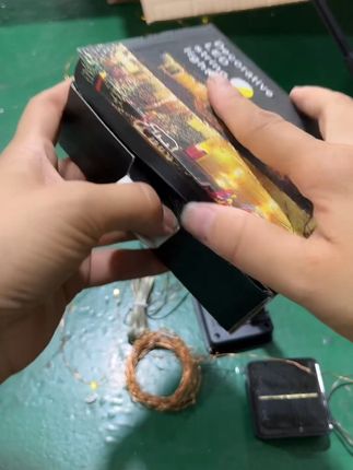 夜晚花园亮起来!太阳能灯串轻松装 户外照明好物!白天自动充电晚上亮起来,不用电超方便!#居家好物#太阳能灯#氛围灯#家居好物#彩灯