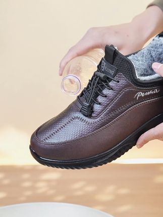 冬天爸爸也能轻松保暖!老北京棉鞋,免费退货无压力 冬天老人脚怕冷?这款加绒加厚、防水防滑又暖和的老北京布鞋解决大问题!#老北京布鞋#加绒保暖#软底软面穿上超舒服#爸爸鞋#用基础款玩转一周穿搭