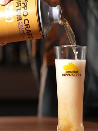 聚会必备!纯小麦白啤,开怀畅饮! #纯粮酿造 #精酿啤酒 #微醺时刻 #啤酒