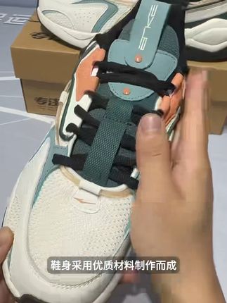 穿上这双透气跑鞋,跑步再无束缚感!喜欢这款鞋子的朋友抓紧时间下手吧~#透气男鞋 #好鞋推荐 #运动鞋 #男鞋