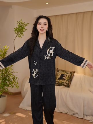真正的奢华,是向内呵护。 #睡衣家居服 #情侣的日常 #高级感穿搭