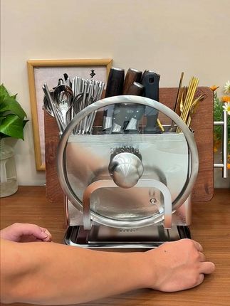 过年亲戚来了都夸我这个架子好啊! 厨房有这一个就够了304不锈钢收纳架,台面壁挂免打孔菜刀砍骨刀都能放餐具整齐收纳厨房更宽敞了#刀架 #刀架筷子架一体 #刀架筷子笼 #刀架筷子筒 #刀架壁挂式