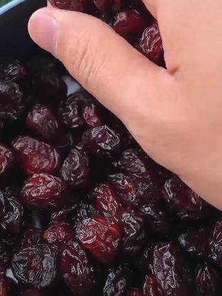 夏天就爱这口!蔓越莓干配蓝莓干 这个季节吃啥都没胃口?试试这款酸甜爽口、营养丰富的水果干!#夏天来点“凉快”美食#尝尝一颗东洋乌梅#夏天提高胃口的美食#贵州究竟有多少好吃的城市#川渝人有自己的豆干沙拉