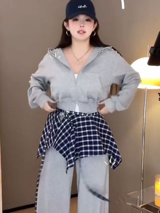 穿上它变身韩范甜美练习生,微胖也能显瘦! 姐妹们!这个冬天一定要试试这款超棒的微胖女生穿搭!!!真的太好穿了~#显瘦穿搭 #大码女装 #套装 #时尚套装 #秋季微胖穿搭测评