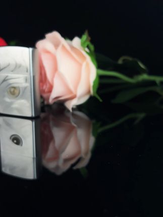 看着她迷人的双眼就像是坠入了第八大洋 #zippo #打火机 #送男友的礼物 #防风打火机 #煤油打火机