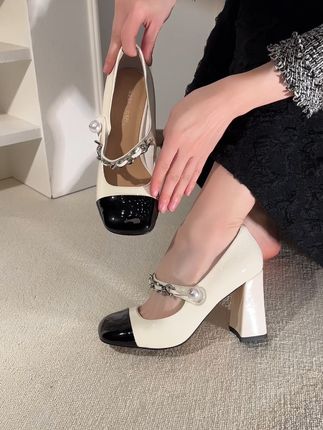 穿上这双小白鞋,优雅走路不怕后悔! 姐妹们!这个鞋子真的太好穿了!!关键现在有运费险,喜欢就冲吧~#显高显瘦显腿长#百搭鞋子#软底软面穿上超舒服#玛丽珍女鞋#通勤穿搭如何摆脱土气感