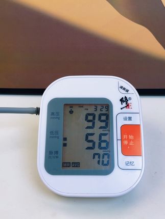 轻松搞定家庭健康守护!高精准血压计让监测更简单 #血压计 #电子血压计 #送老人的实用礼物