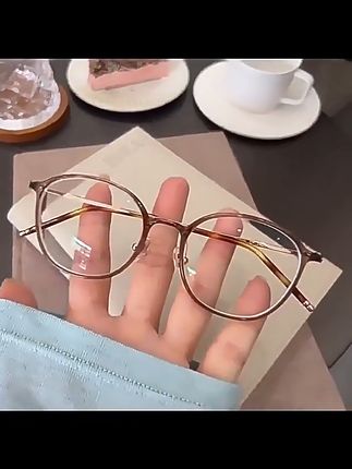 超轻钛镜,戴眼镜也能显脸小! 想戴又不想买?这款眼镜让你轻松拥有!#眼镜#眼镜框推荐#近视眼镜#素颜眼镜框推荐#早秋穿搭三分钟出门不是梦