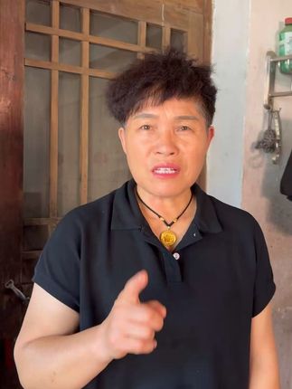 天然山花香,一口唤醒你的味蕾! 火烧蜂蜜,今天我们也试试!#三农 #好物推荐🔥 #优质农产品 #家乡特产 #乡村守护人